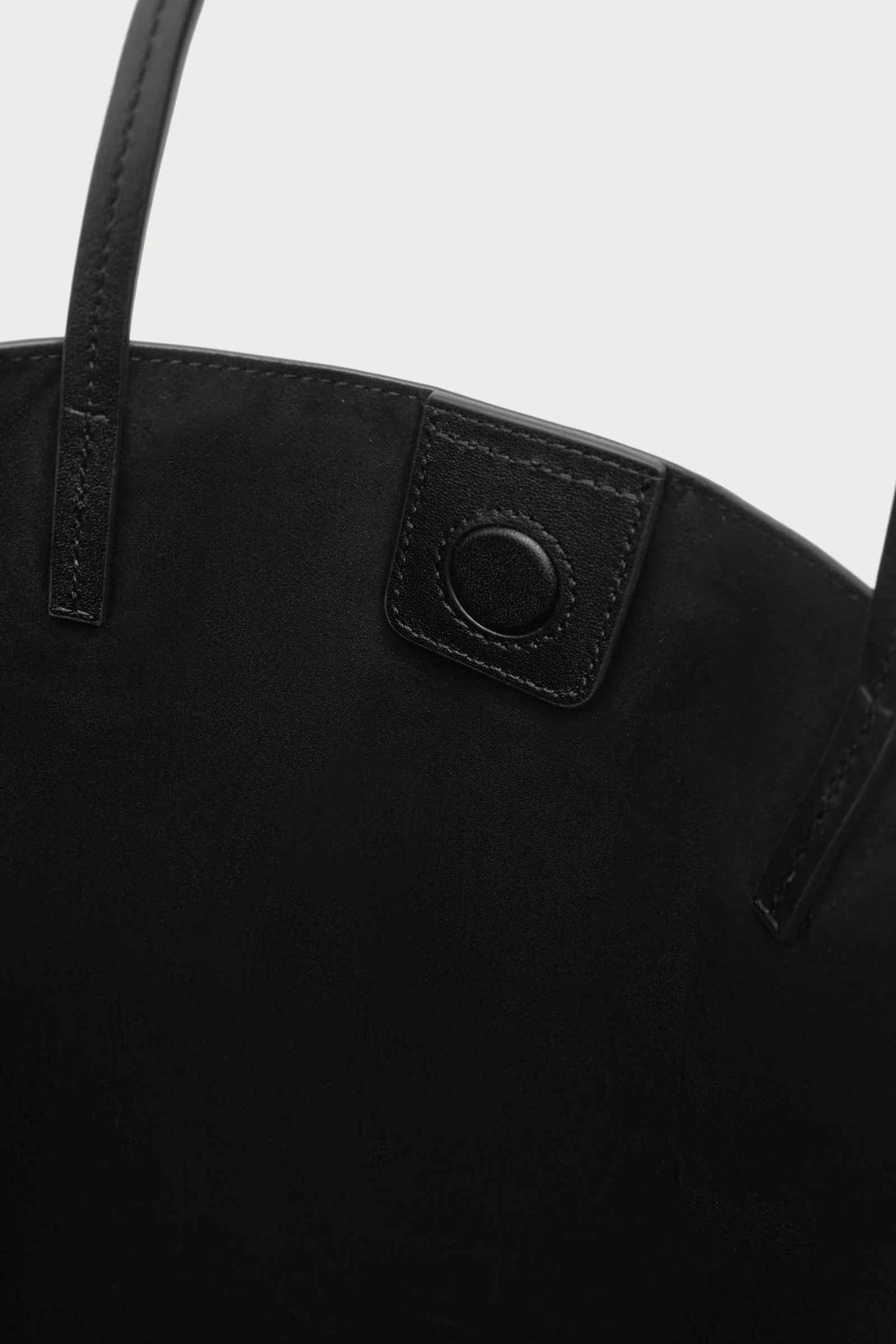 Callen Leather Shoulder Bag - Image 6